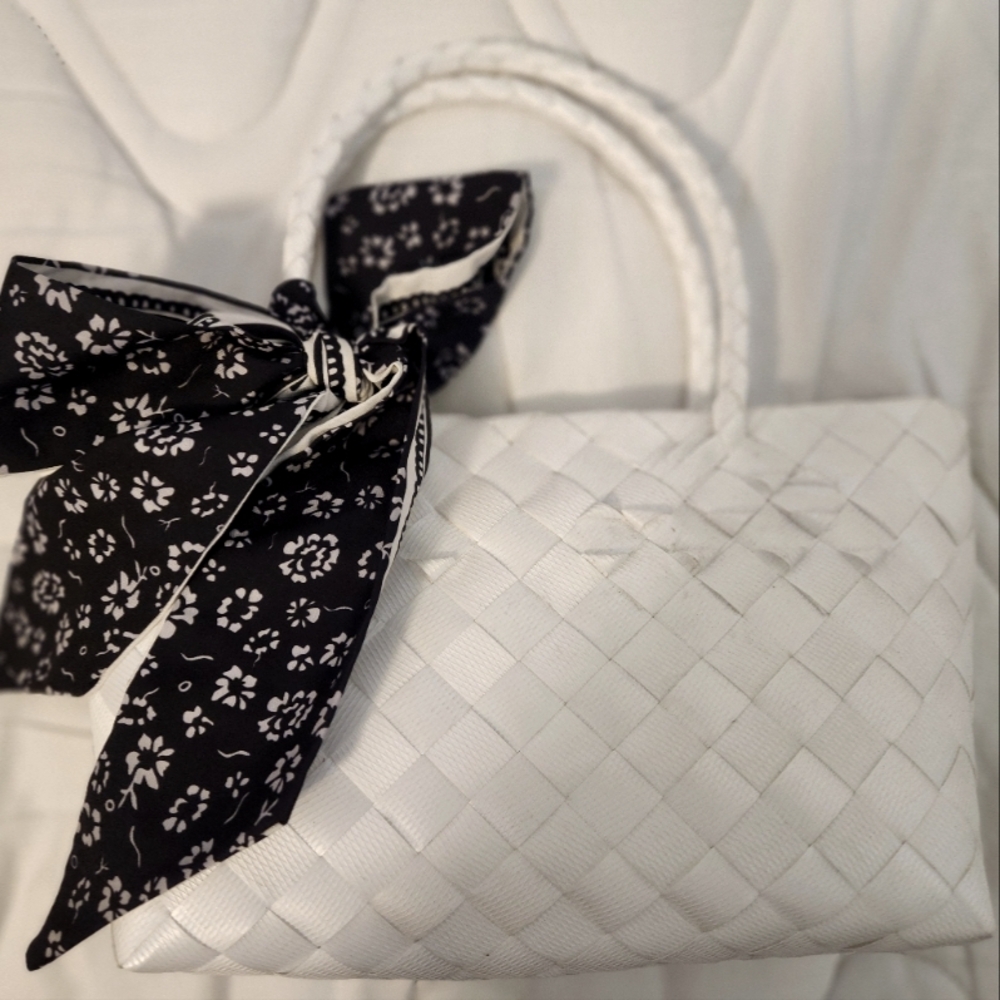 White Xsmall Woven Handbag with Black Floral Scarf
